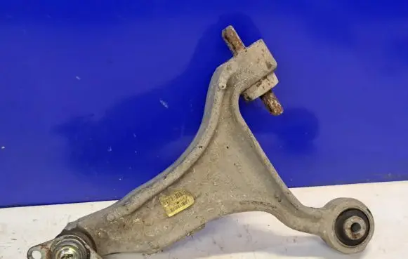 Volvo XC70 Front lower control arm/wishbone P30635231 30635231