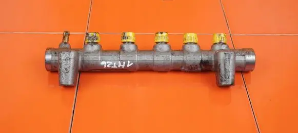 Opel Zafira C Fuel line pipe 55578285 1HT26