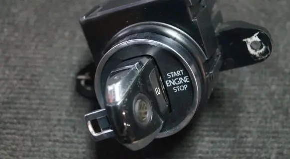 Volkswagen Touareg II Ignition lock 7P6905843B