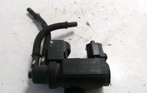 Toyota Avensis T270 Vacuum valve 258190R011