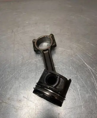Renault Megane III Piston with connecting rod 7657