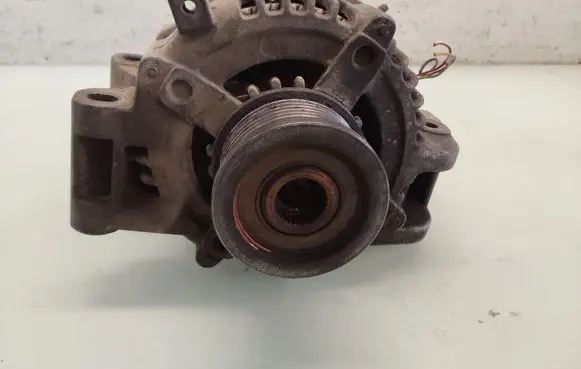 Toyota Avensis T250 Generator/alternator J5112146