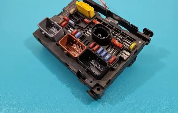 Peugeot 308 Central body control module 9663100480 IMPRK1441524