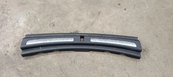 Trunk/boot sill cover protection