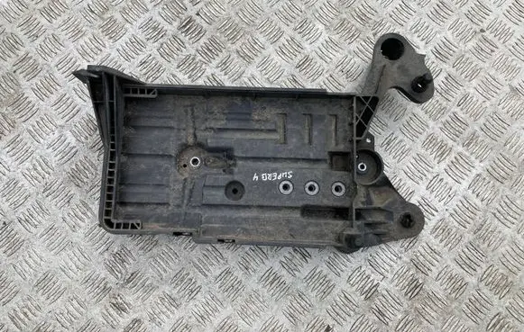 Skoda Superb B8 (3V) Battery tray 5Q0915321J