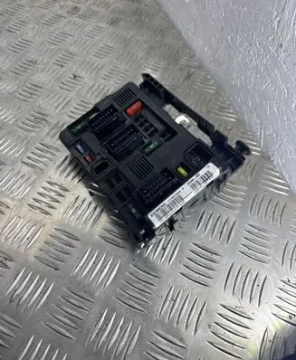 Citroen Berlingo Fuse module 9650618280 U118470005 567210021
