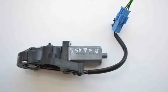 Mercedes-Benz E W212 Seat adjustment motor 825843724 0390203296