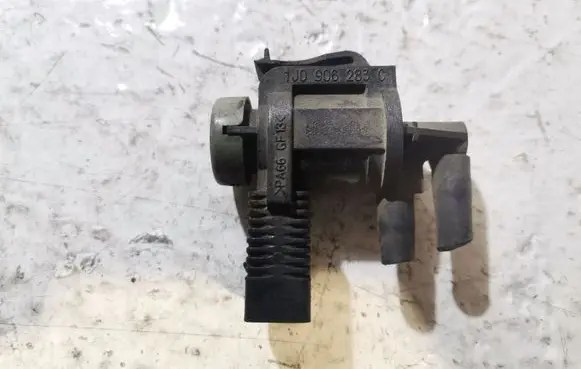 Audi A4 S4 B7 8E 8H Vacuum valve 1J0906283C