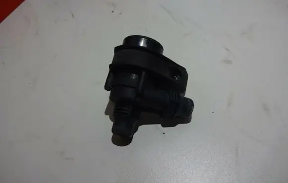 Land Rover Range Rover L322 Water pump 6904541