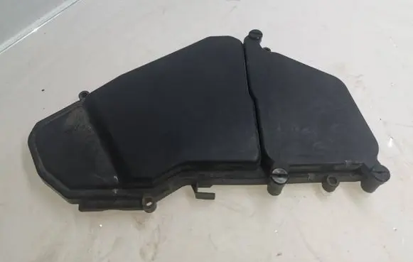 Volkswagen Touareg II Fuse box cover 7L0937576B 7L0937576A