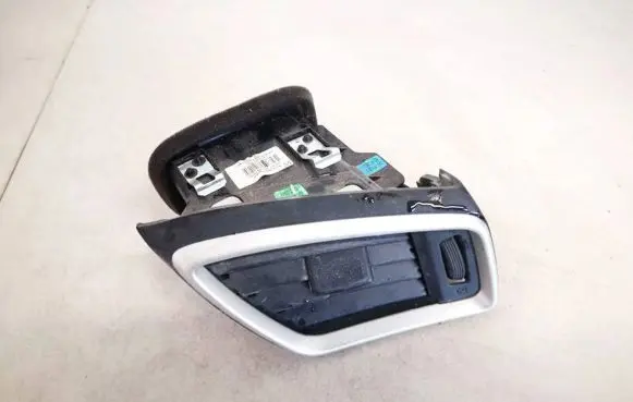 Nissan Qashqai Dash center air vent grill 30490027 3049-0027