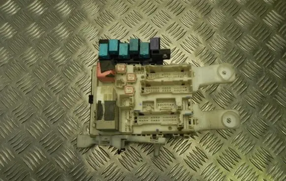 Toyota RAV 4 (XA30) Fuse box set 8273042020 K795