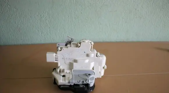 Audi A4 S4 B7 8E 8H Rear door lock 8E2839015AA