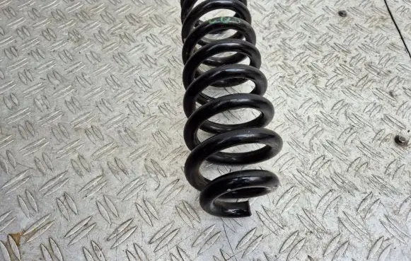Mercedes-Benz C W205 Rear coil spring