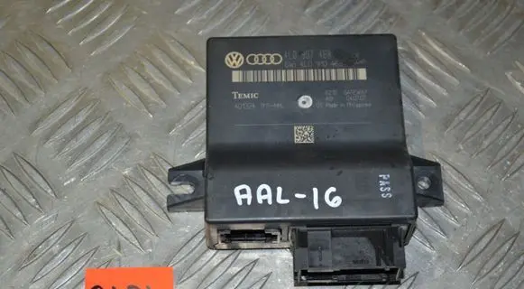 Audi A6 S6 C6 4F Gateway control module 4L0907468