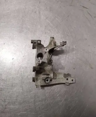 Peugeot 3008 I Engine mounting bracket 9674030280 C4003746SE
