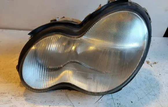 Mercedes-Benz C W203 Headlight/headlamp A2038200161 0301166201
