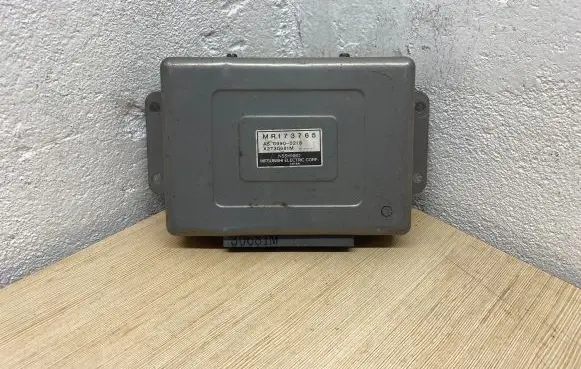 Mitsubishi Galant ABS control unit/module MR173765 X2T30681M