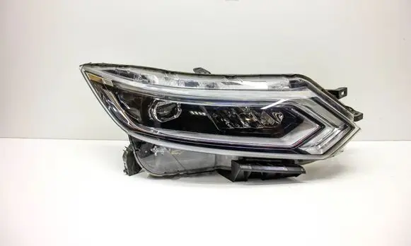 Nissan Qashqai Headlight/headlamp 10019011