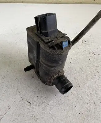 Hyundai Santa Fe Windscreen/windshield washer pump 985103E000