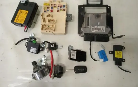 KIA Sportage Engine ECU kit and lock set 39101-2F565