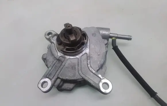 Toyota Auris 150 Vacuum pump 03060963 7573