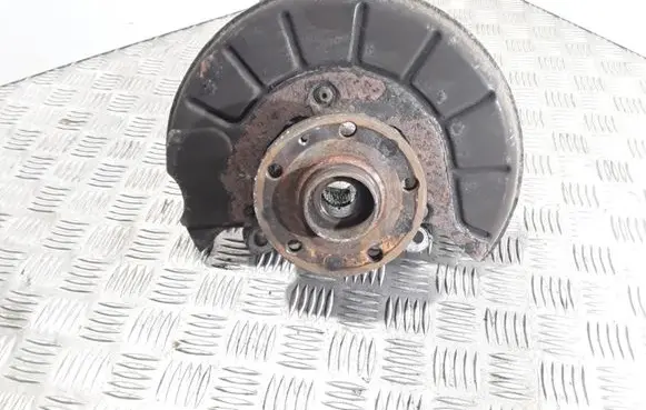Volkswagen PASSAT B6 Front wheel hub