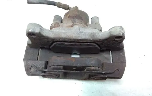 Volkswagen PASSAT B6 Front brake caliper
