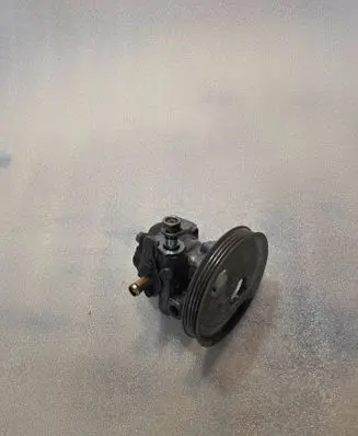 Mitsubishi Pajero Power steering pump 