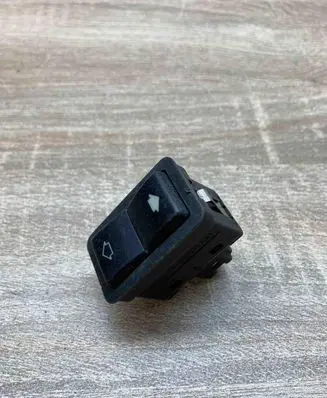 BMW 5 E39 Electric window control switch 8352148