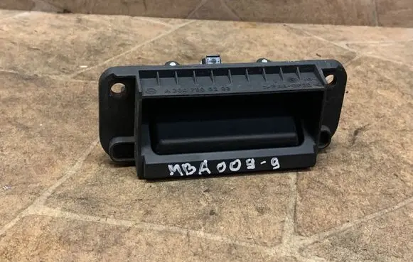 Mercedes-Benz C W204 Tailgate/boot open switch button A2047500293