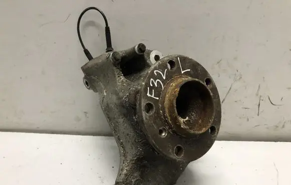 BMW 4 F32 F33 Front wheel hub 6858311