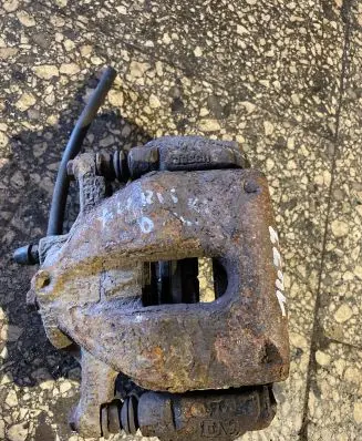 Toyota Auris 150 Front brake caliper