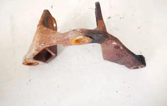 Mazda 6 Engine mounting bracket