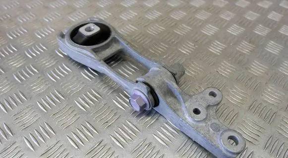Engine mount bracket
