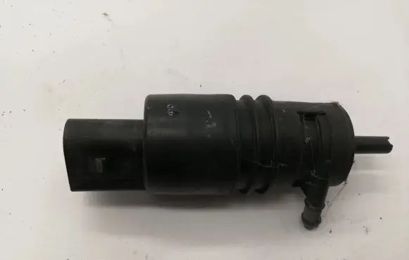 Mercedes-Benz E W212 Windscreen/windshield washer pump 2218690121