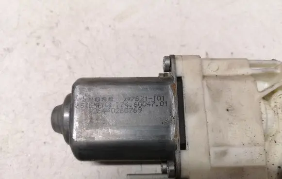 Citroen C4 I Front door window regulator motor 997831101 996388103