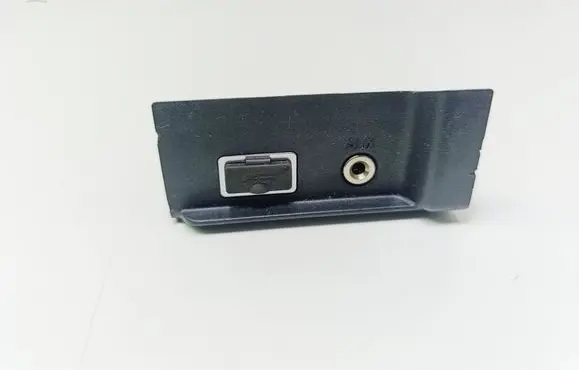 Volvo V60 AUX in-socket connector 31285608