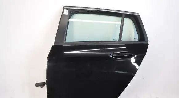 Opel Astra K Rear door
