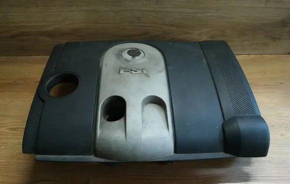 Volkswagen Golf Plus Engine cover (trim) 03C129607N 4608385916