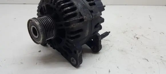 Volkswagen Golf V Generator/alternator 03C903023