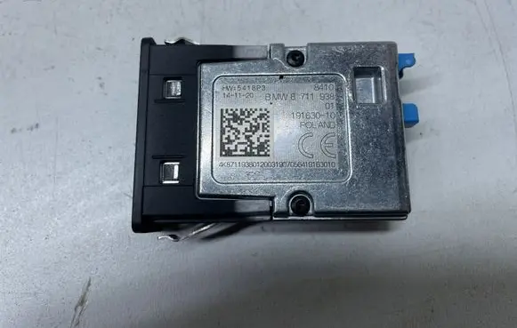 BMW X1 F48 F49 USB control unit 19163010