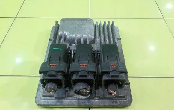 Opel Corsa E Engine control unit/module 811839393