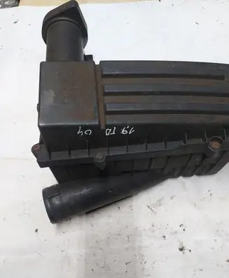 Volkswagen Touran I Air filter box 1K0129601
