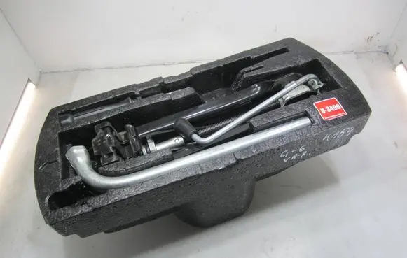 Volkswagen Golf VI Tool set 1J0012115AF