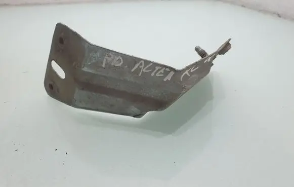 Fender mounting bracket
