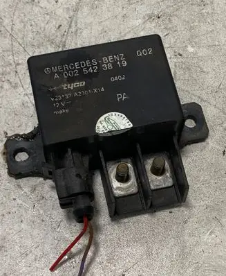 Mercedes-Benz E W211 Charging relay A0025423819 23132A2001314