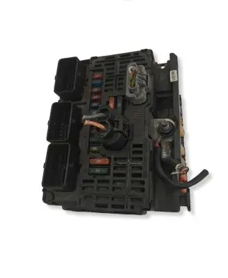 Peugeot 407 Fuse module 9656005680 146423010 S1189830