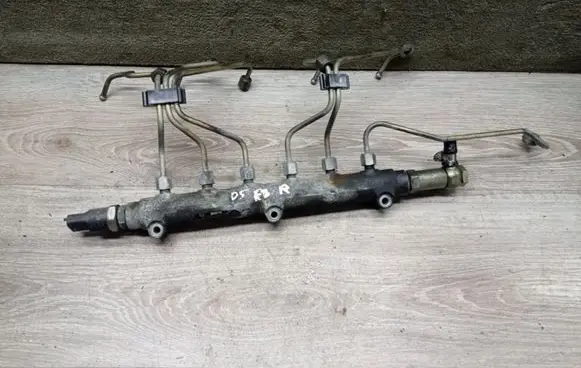 Volvo S60 Fuel main line pipe 8658252 8631588