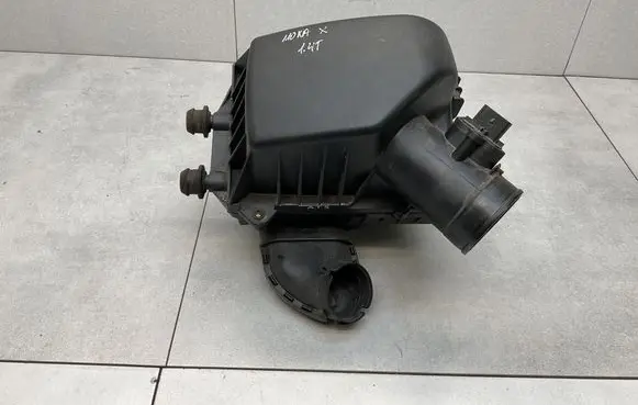 Opel Mokka X Air filter box 42418569